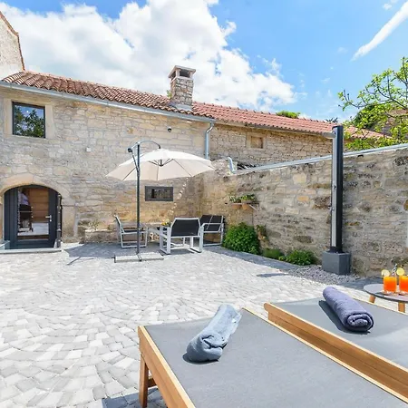 Casa Roveria Apartment Jursici