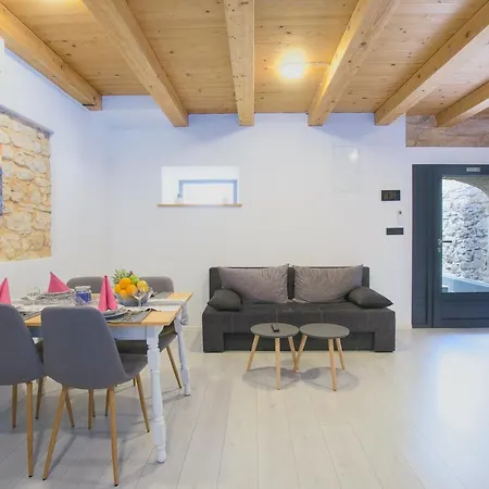 Casa Roveria Jursici