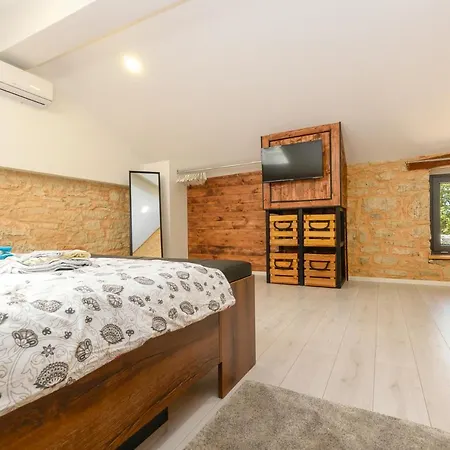 Casa Roveria Jursici